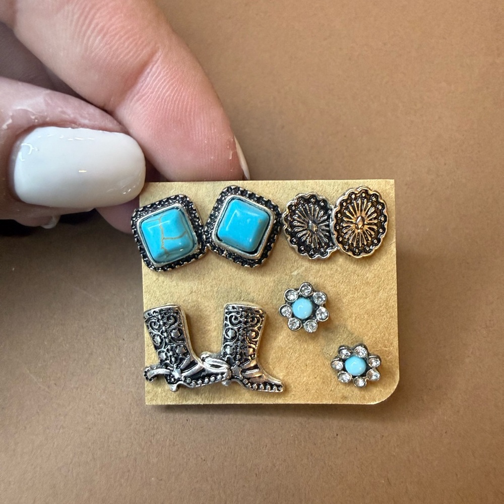 🩵BUNDLE AND SAVE 🩵(3/$16) Turquoise Accent Western Boot & Floral Stud Earring
